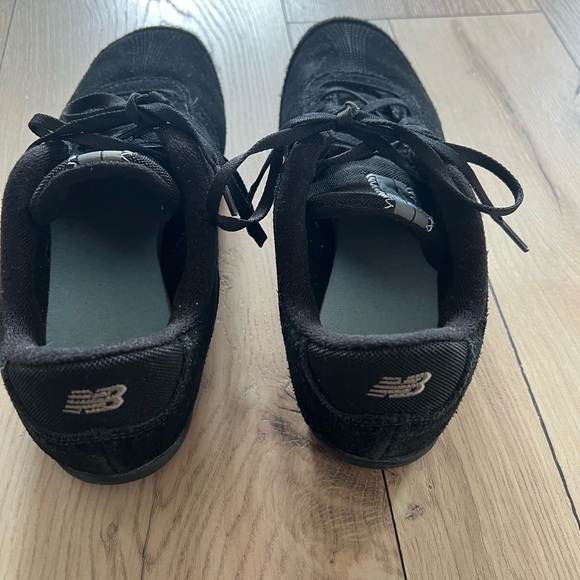 Black New Balance Sneakers Size 7 1/2 - Picture 4 of 7